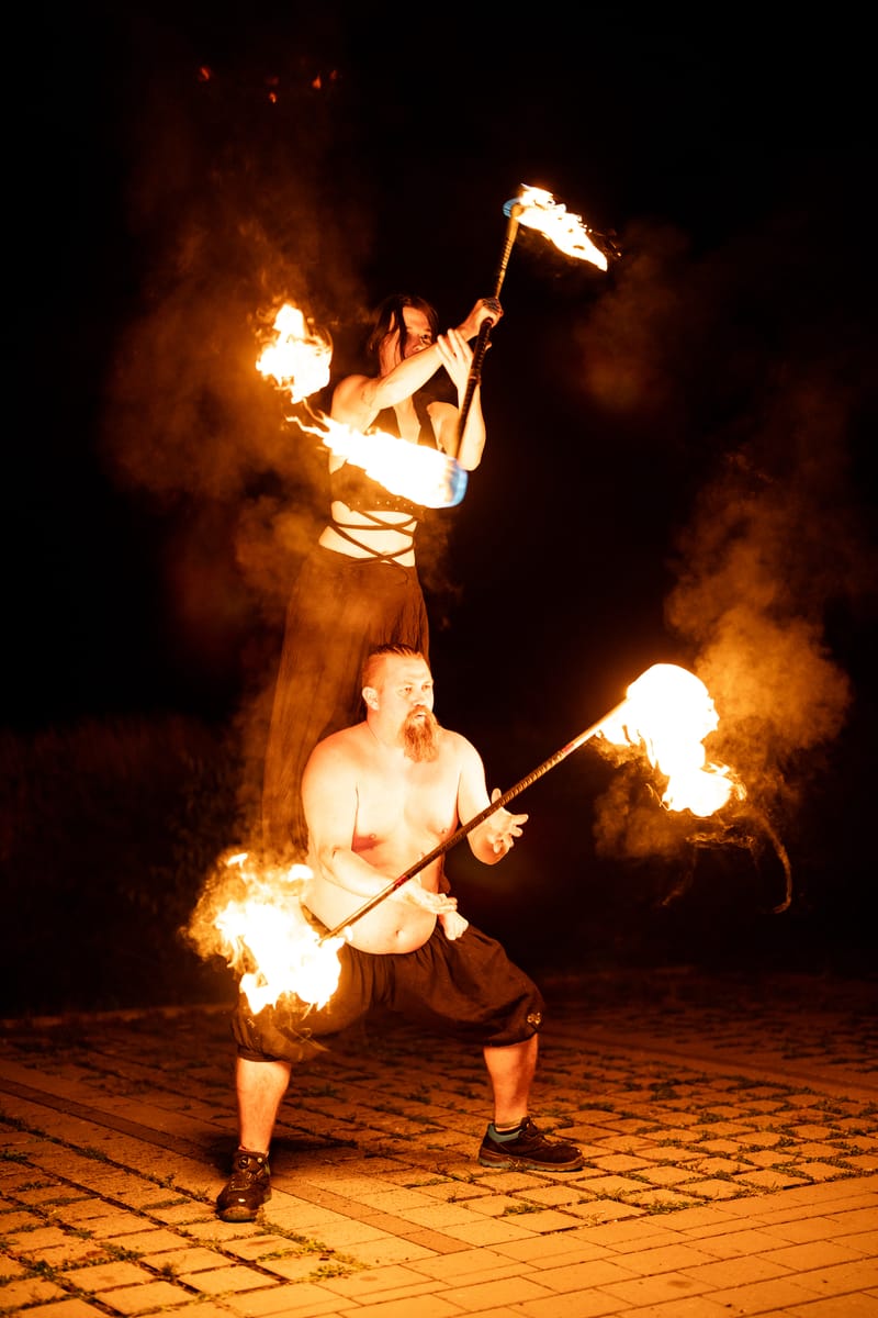 Mit dem Bulli zur Trauung, Feuershow um 22:46 Uhr, Schloss Riet, Vaihingen an der Enz