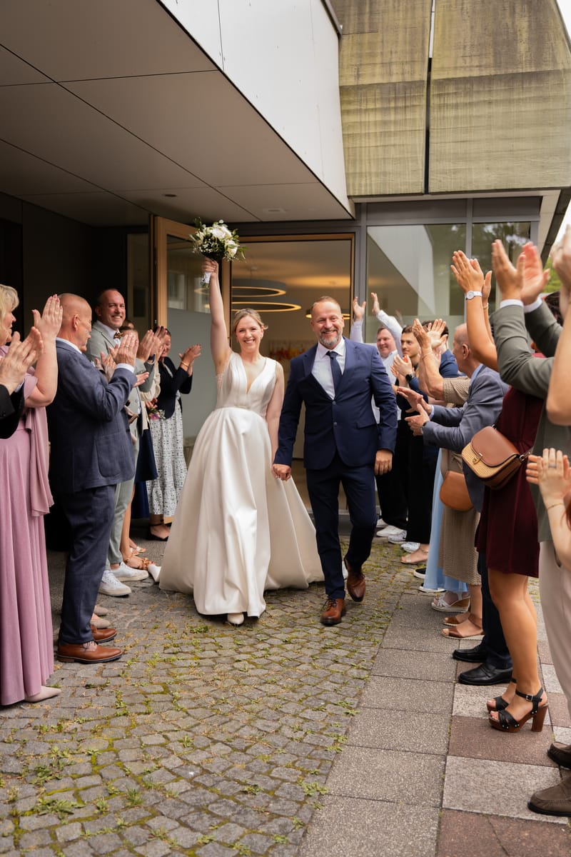 Vom Standesamt in den Nachtwächter, Gratulation um 10:45 Uhr, Standesamt Illingen