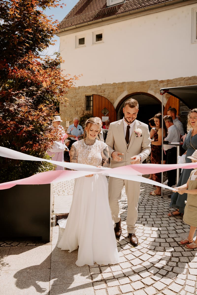 Standesamt im Schmiedemuseum, Auszug und Gratulation um 11:51 Uhr, Standesamt Sersheim im Schmiedemuseum