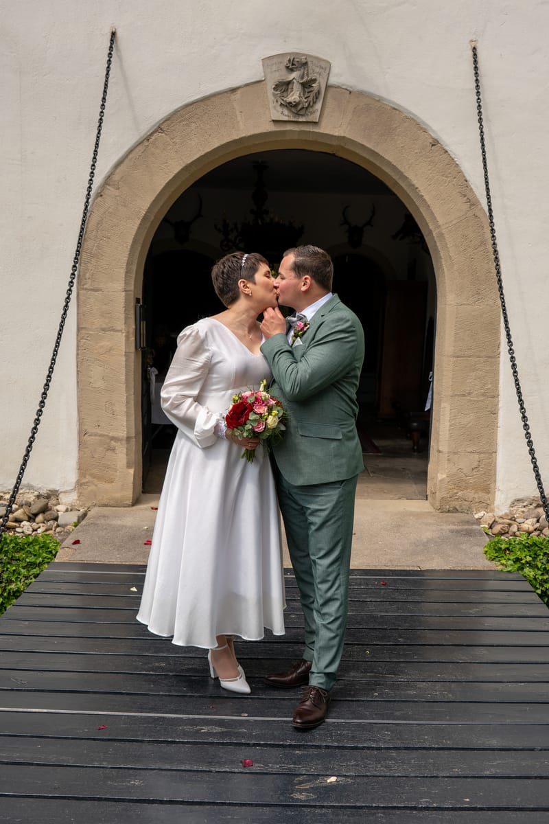 First Look mit Augenbinde, Paarshooting um 13:08 Uhr, Schloss Riet, Vaihingen an der Enz