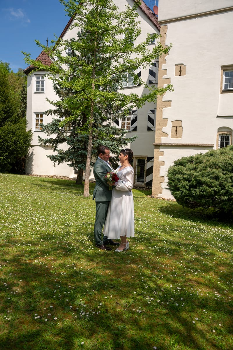 First Look mit Augenbinde, Paarshooting um 13:18 Uhr, Schloss Riet, Vaihingen an der Enz