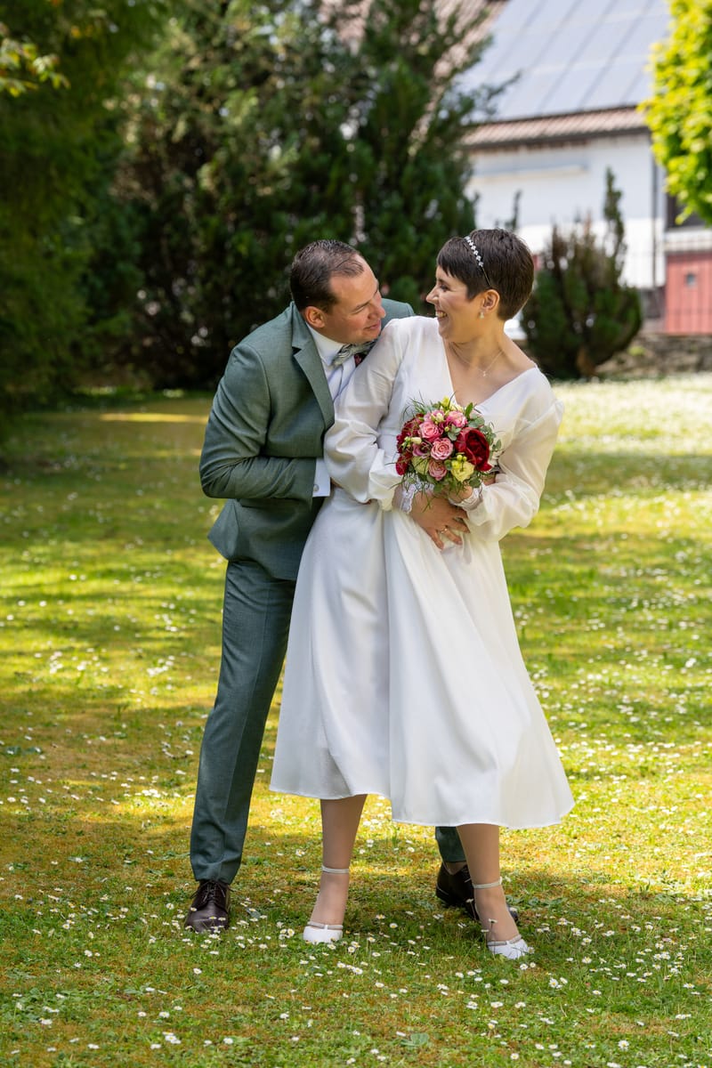 First Look mit Augenbinde, Paarshooting um 13:14 Uhr, Schloss Riet, Vaihingen an der Enz
