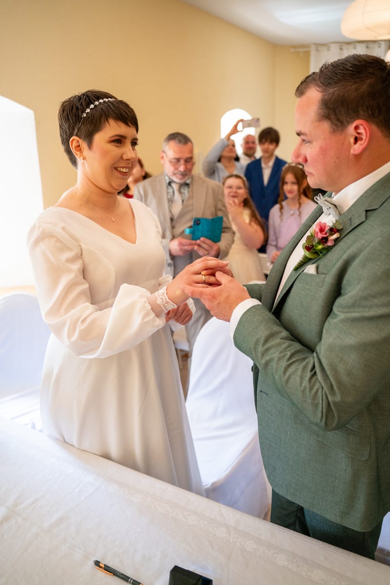 First Look mit Augenbinde, Trauung um 11:18 Uhr, Schloss Riet, Vaihingen an der Enz