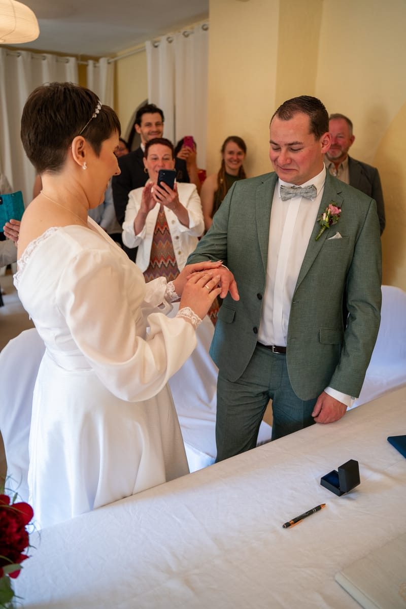 First Look mit Augenbinde, Trauung um 11:18 Uhr, Schloss Riet, Vaihingen an der Enz