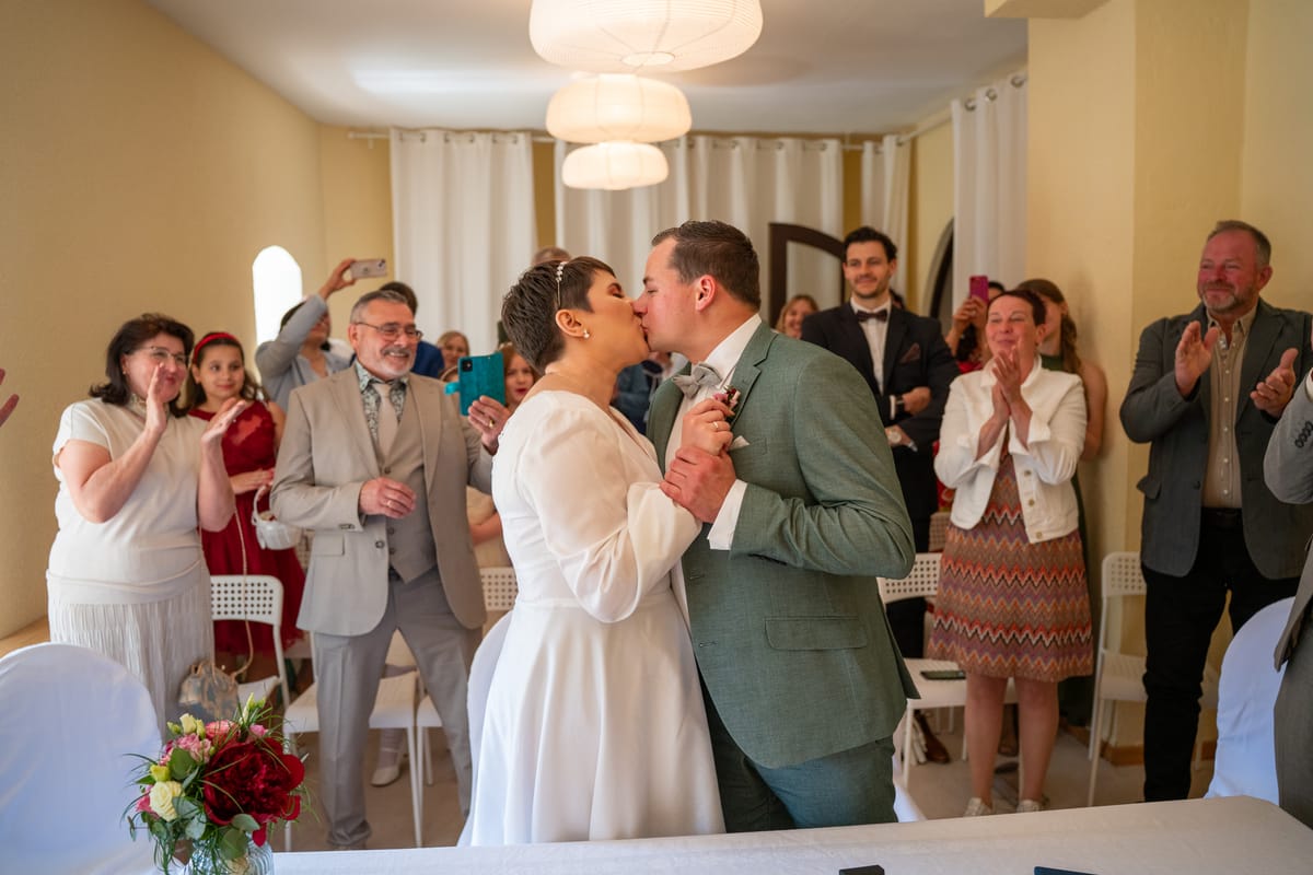 First Look mit Augenbinde, Trauung um 11:19 Uhr, Schloss Riet, Vaihingen an der Enz